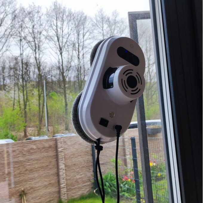 Robotický čistič oken AERIUM VAC100 SMART bílý