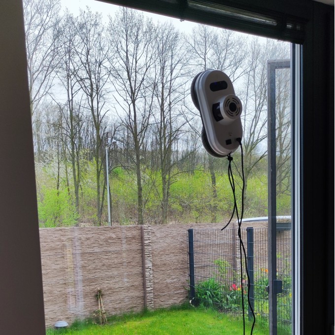 Robotický čistič oken AERIUM VAC100 SMART bílý